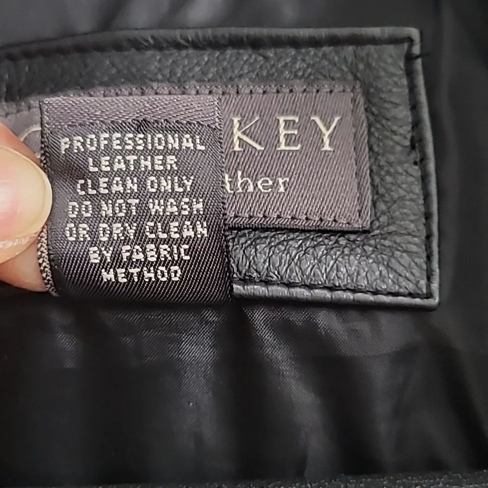 Girl's Black Copper Key Genuine Leather Jacket Size 14/16 - Picture 10 of 10